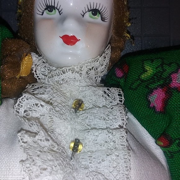 Handmade International Doll Mixed Media 1998 - Picture 6 of 6